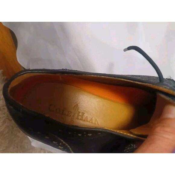 Cole Haan Grained Black Leather Wingtip Oxfords | Size 8.5 - Picture 10 of 11